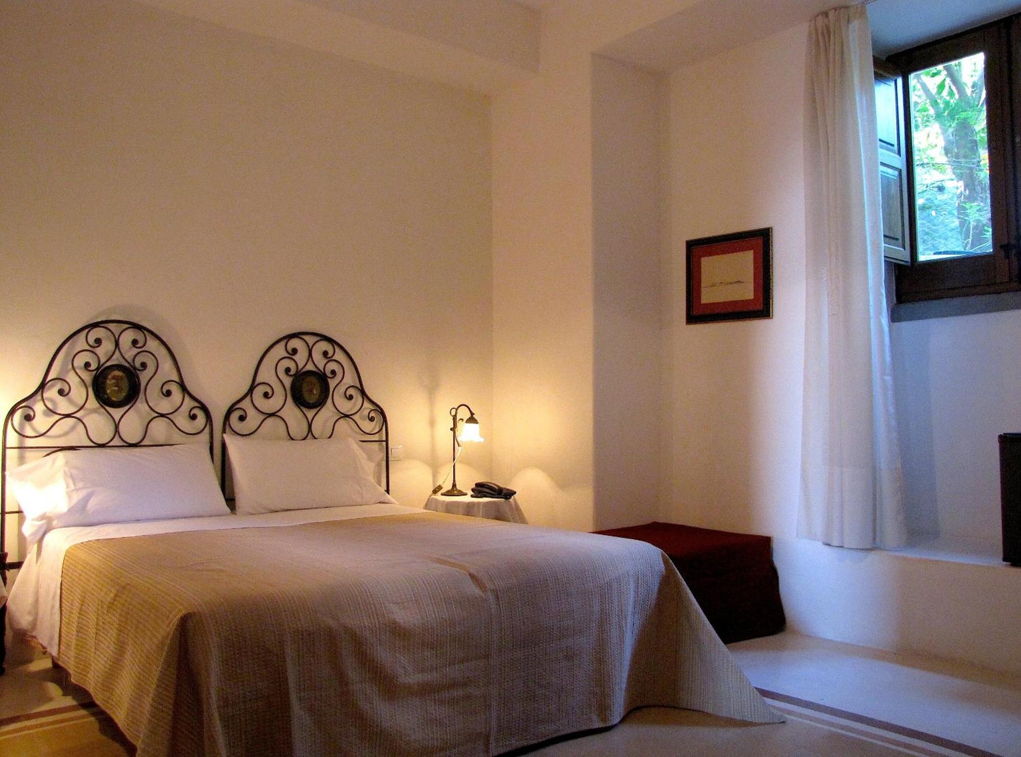 Hotel Santa Marina Antica Foresteria Санта Марина Салина Екстериор снимка