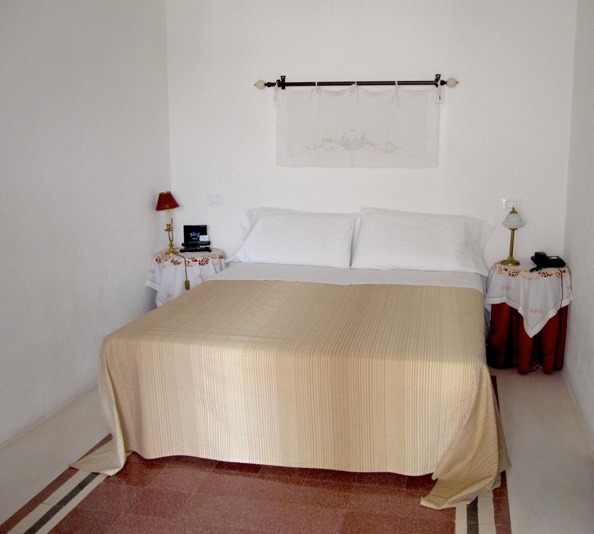 Hotel Santa Marina Antica Foresteria Санта Марина Салина Екстериор снимка