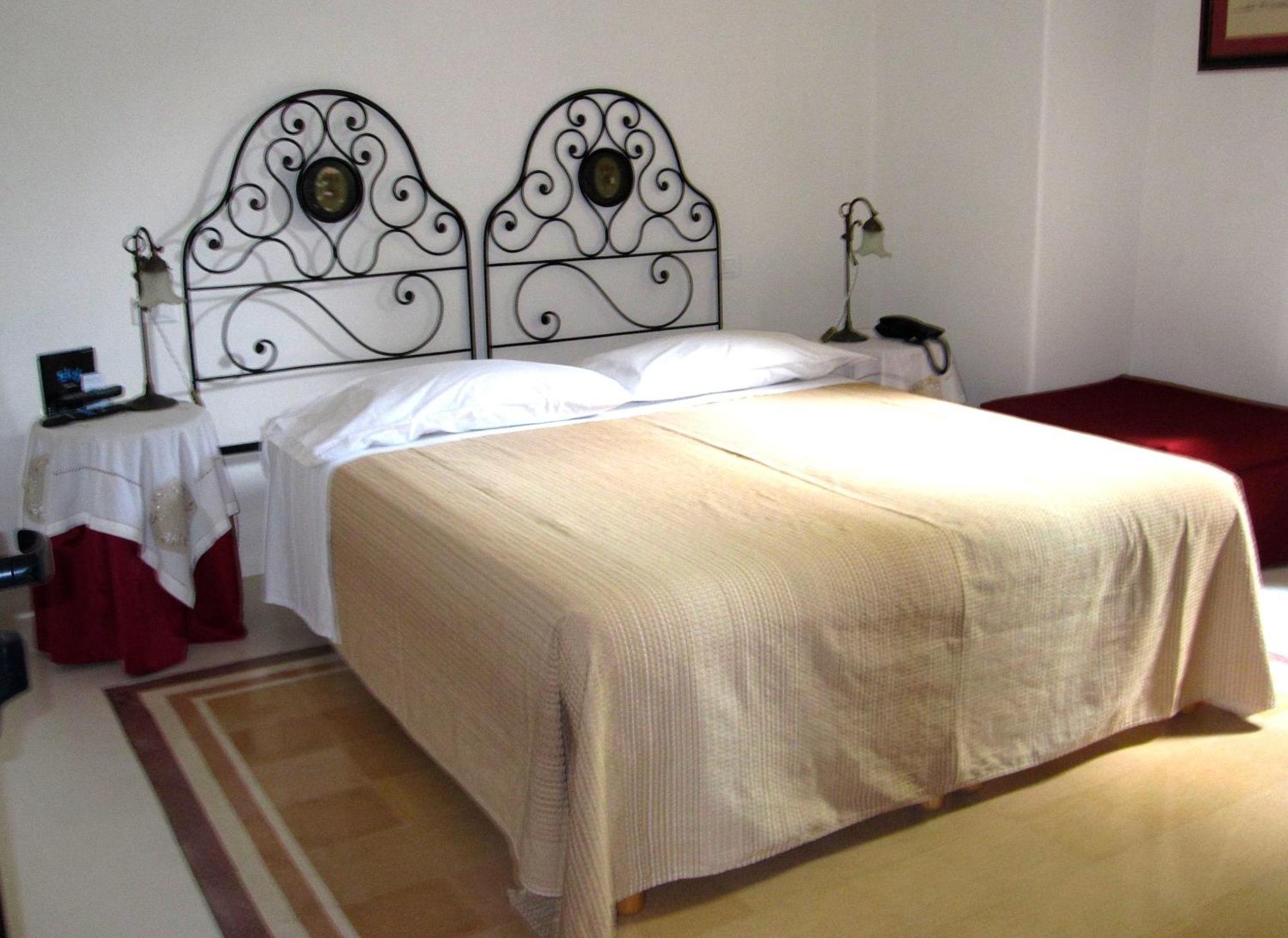 Hotel Santa Marina Antica Foresteria Санта Марина Салина Екстериор снимка