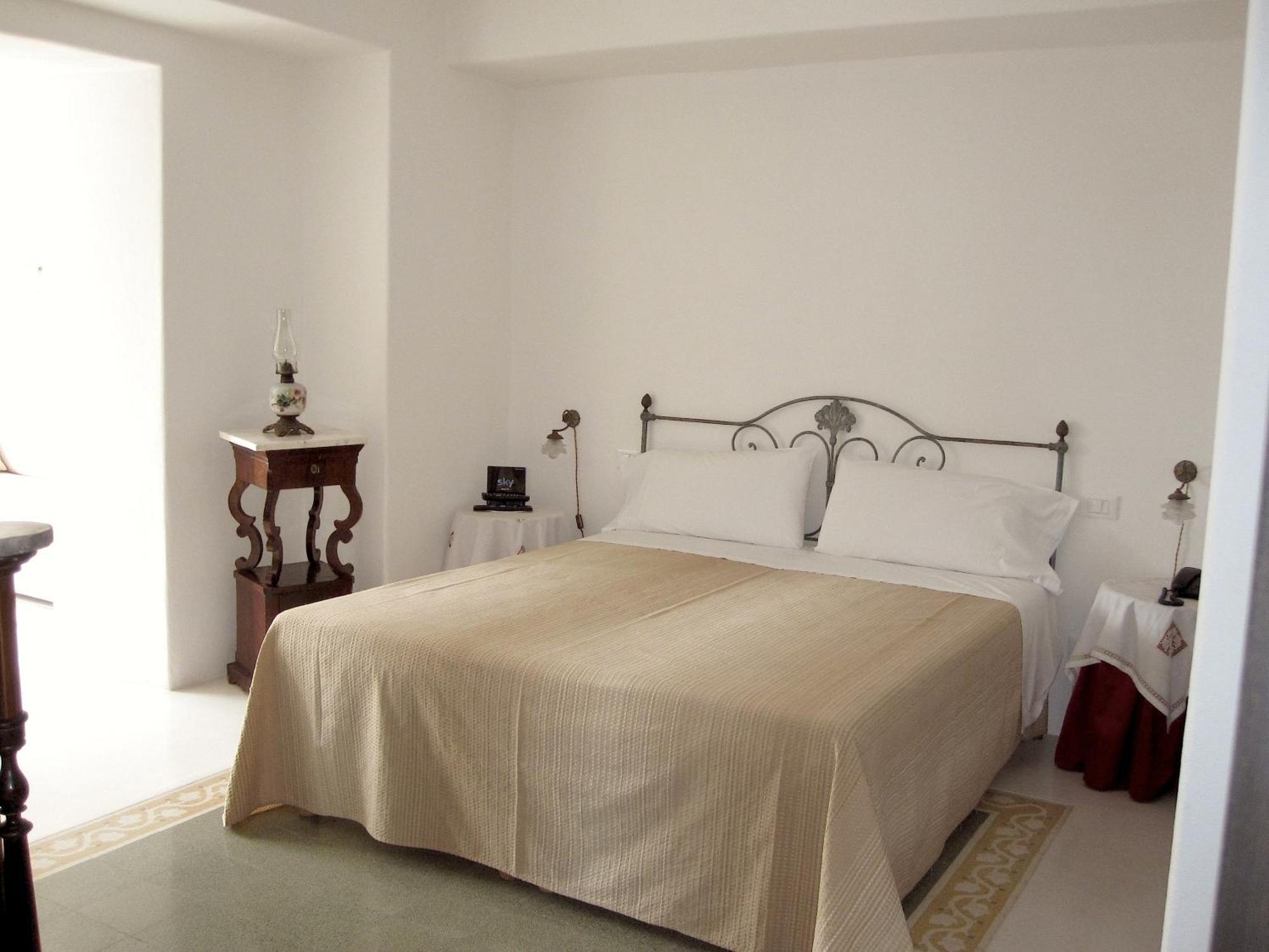 Hotel Santa Marina Antica Foresteria Санта Марина Салина Екстериор снимка