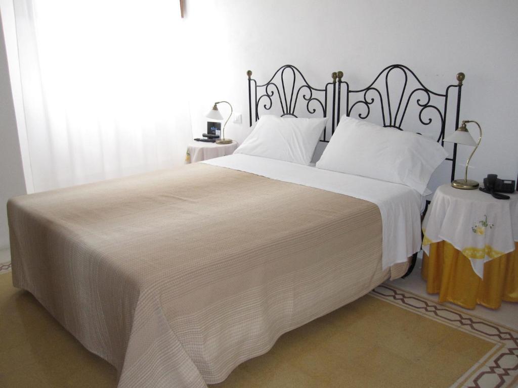 Hotel Santa Marina Antica Foresteria Санта Марина Салина Стая снимка