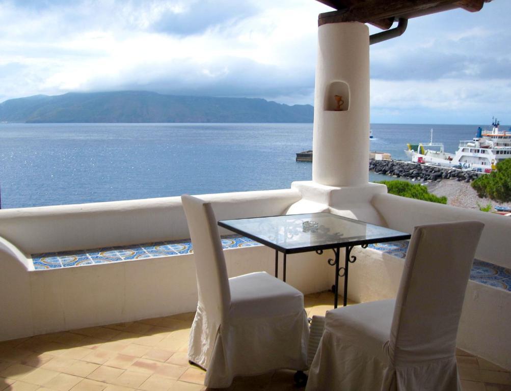 Hotel Santa Marina Antica Foresteria Санта Марина Салина Стая снимка
