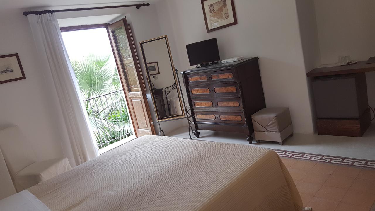 Hotel Santa Marina Antica Foresteria Санта Марина Салина Екстериор снимка
